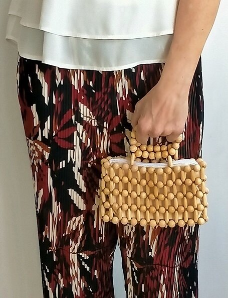 Mini borsa con perle di legno